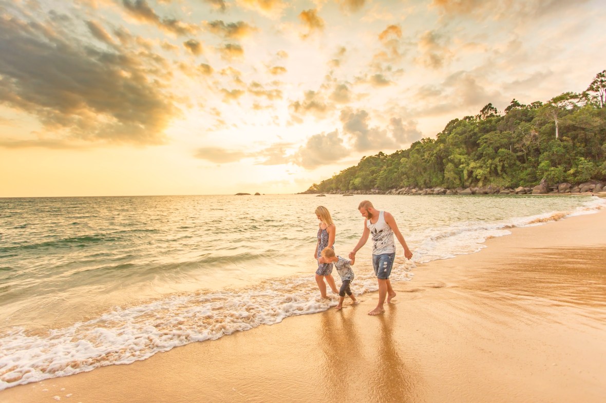 family photoshoot at khaolak phangnga thailand