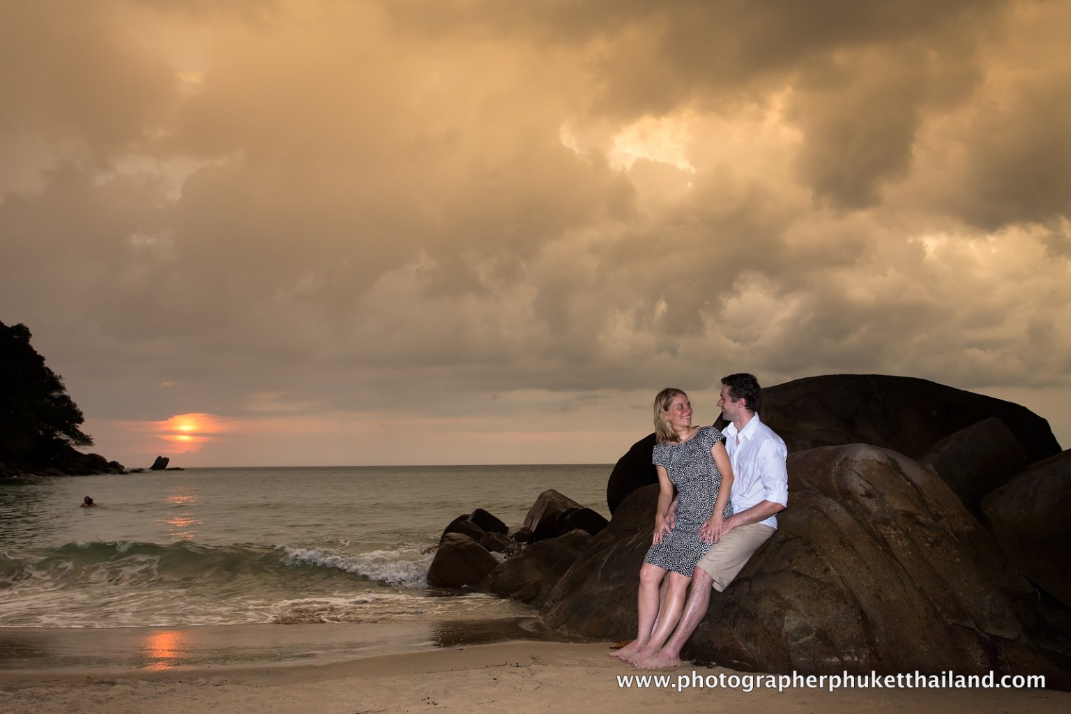 couple photography at khao lak , phang nga