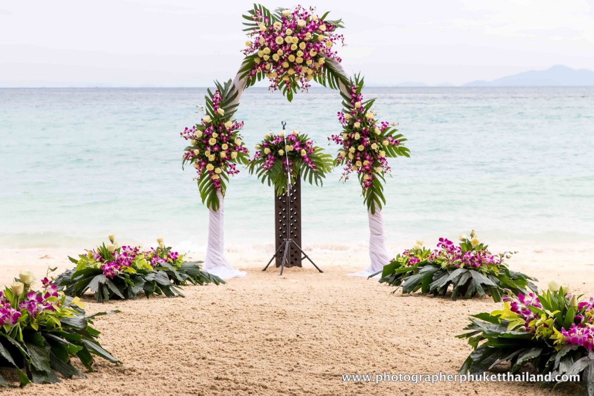 elopement wedding photoshoot at laem tong beach phi phi island krabi