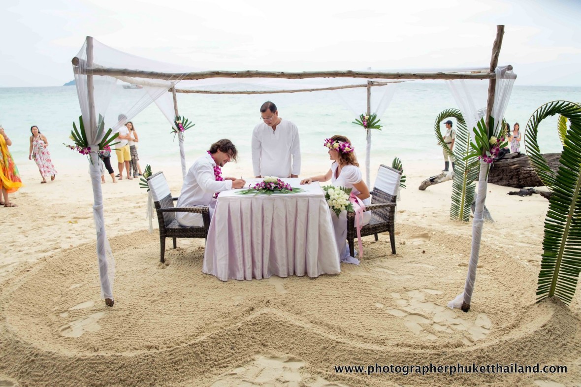 elopement wedding photoshoot at laem tong beach phi phi island krabi