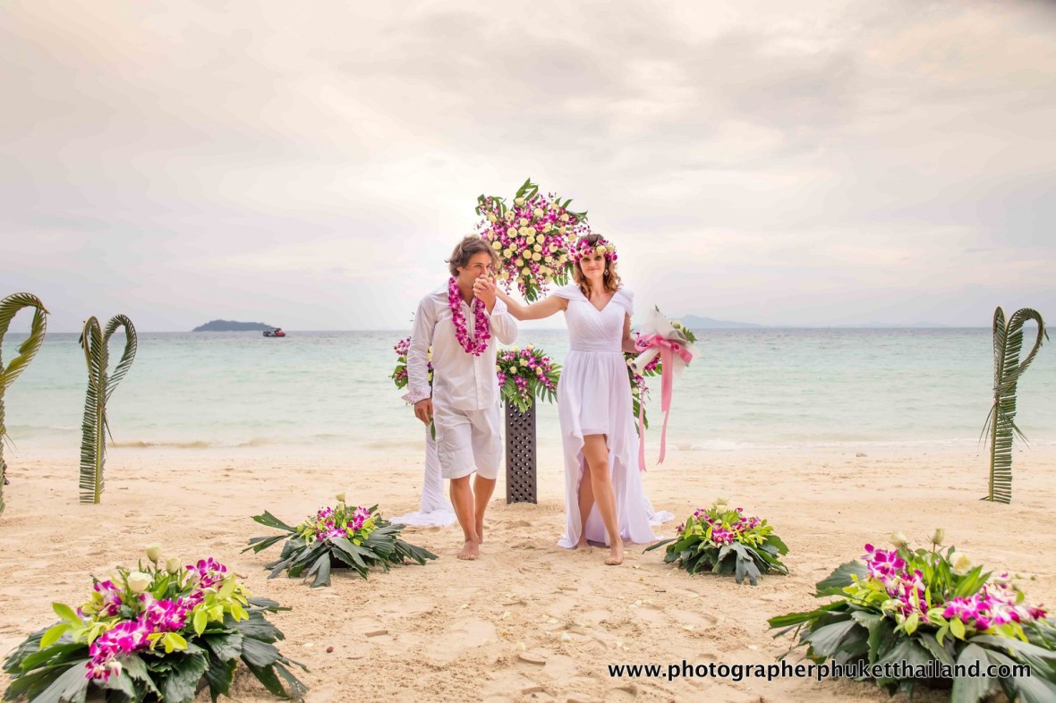 elopement wedding photoshoot at laem tong beach phi phi island krabi