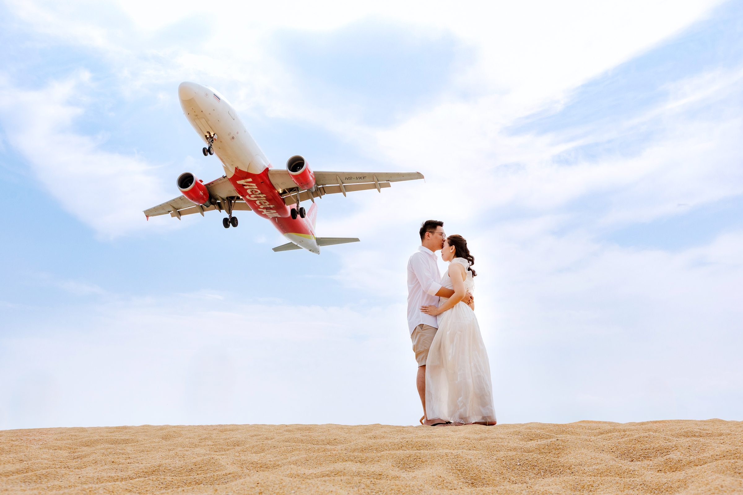 couple photoshoot with airplane at Mai khao beach 