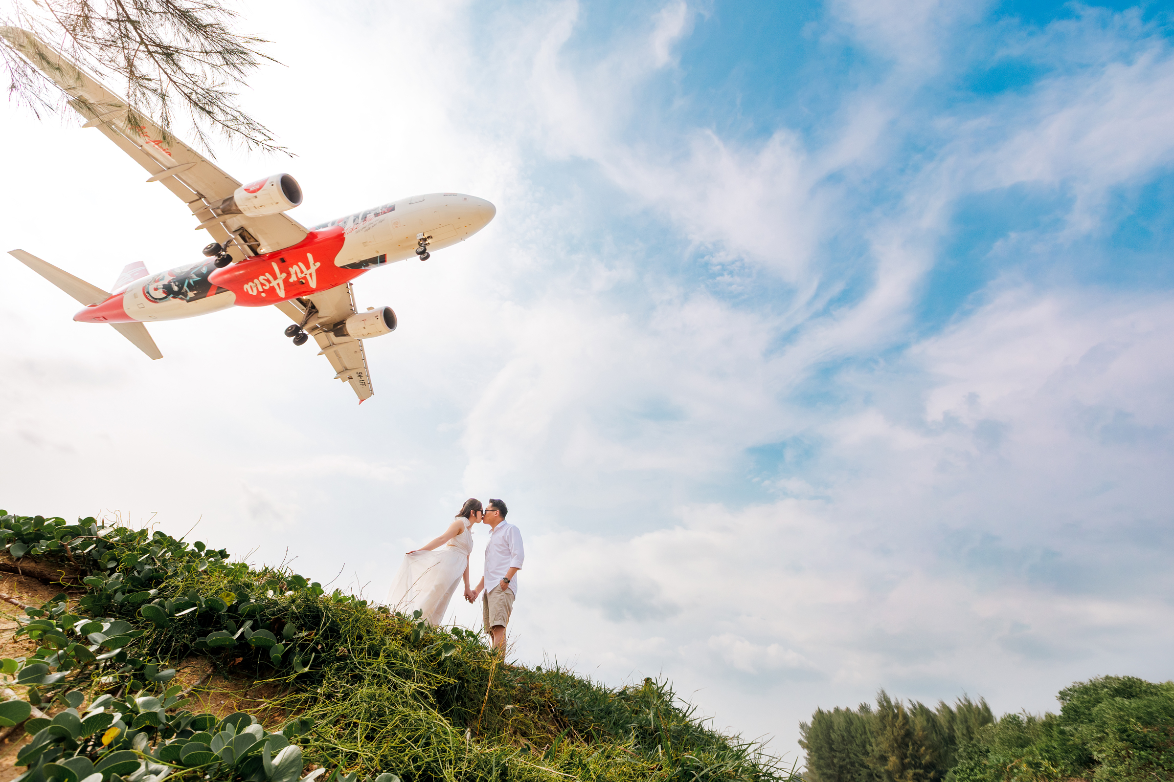 couple photoshoot with airplane at Mai khao beach 