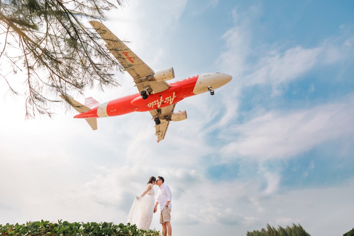 couple photoshoot with airplane at Mai khao beach