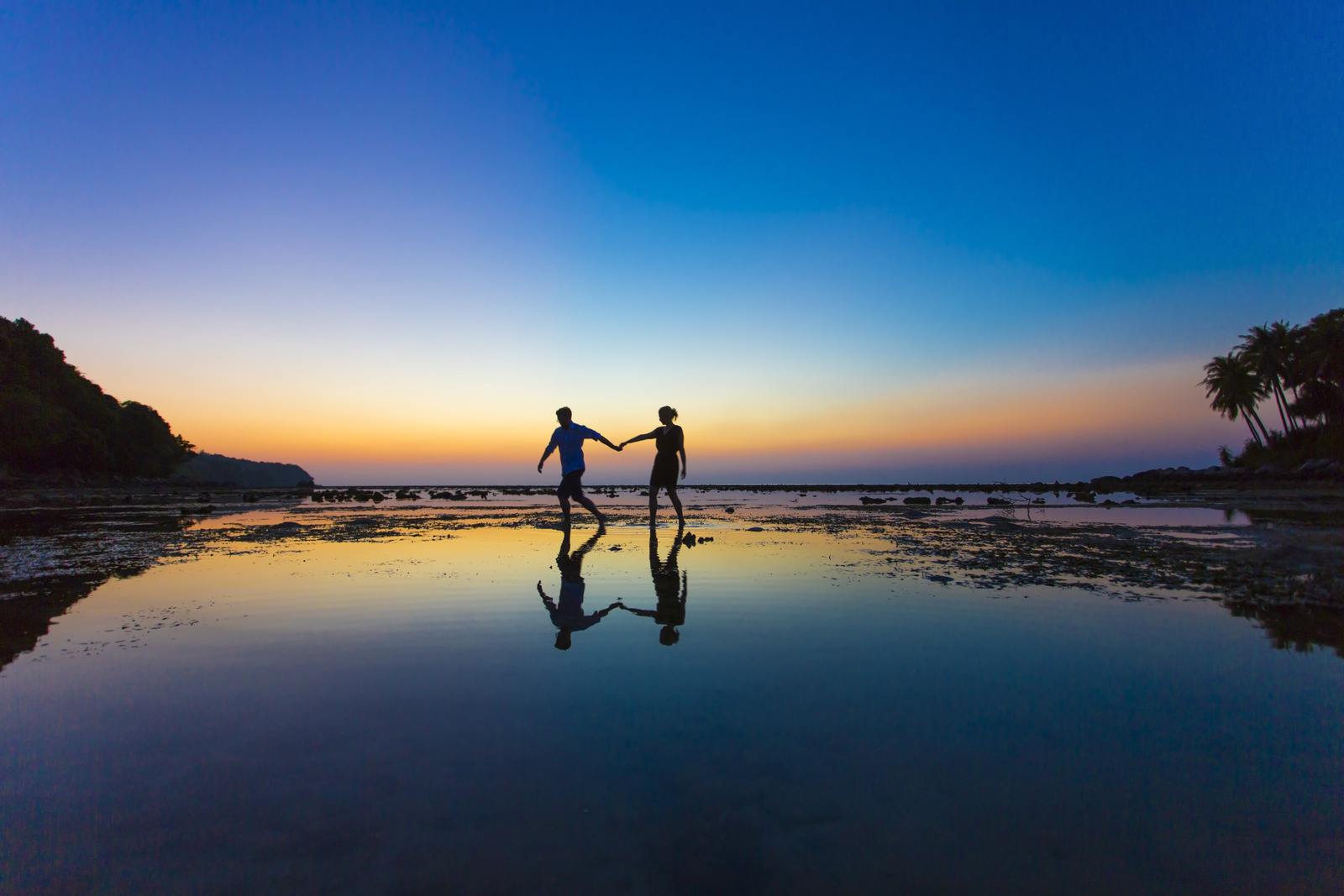 Honeymoon couple photoshoot at koh pling Nai yang beach Phuket