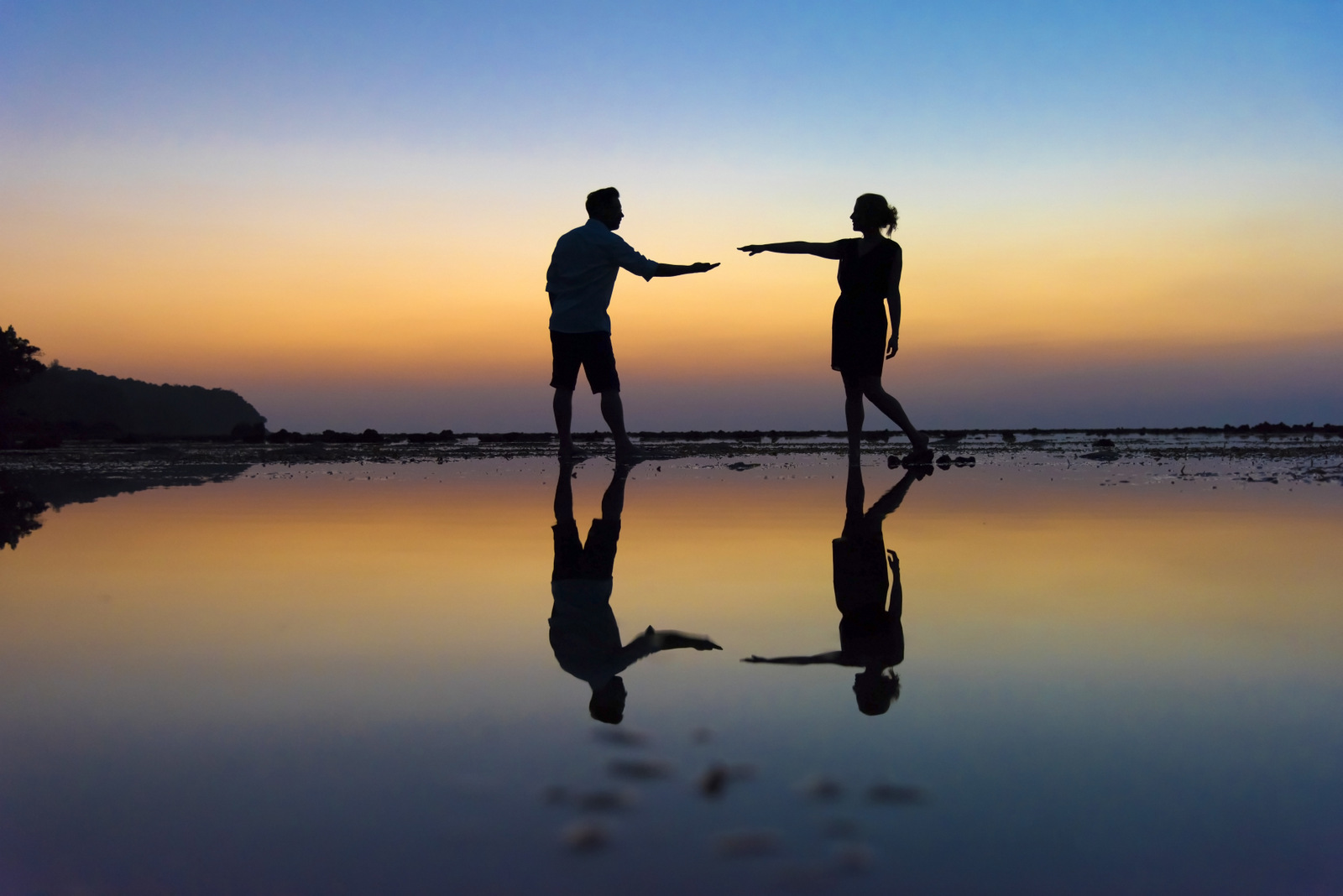 Honeymoon couple photoshoot at koh pling Nai yang beach Phuket