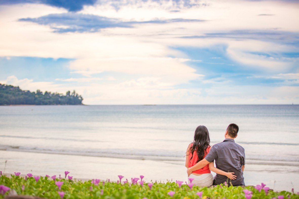 honeymoon couple photoshoot at kamala beach phuket