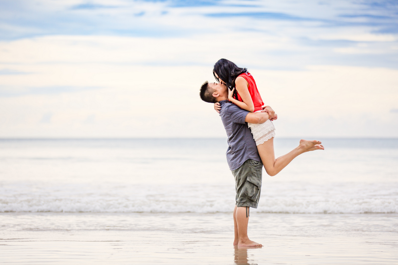 honeymoon couple photoshoot at kamala beach phuket