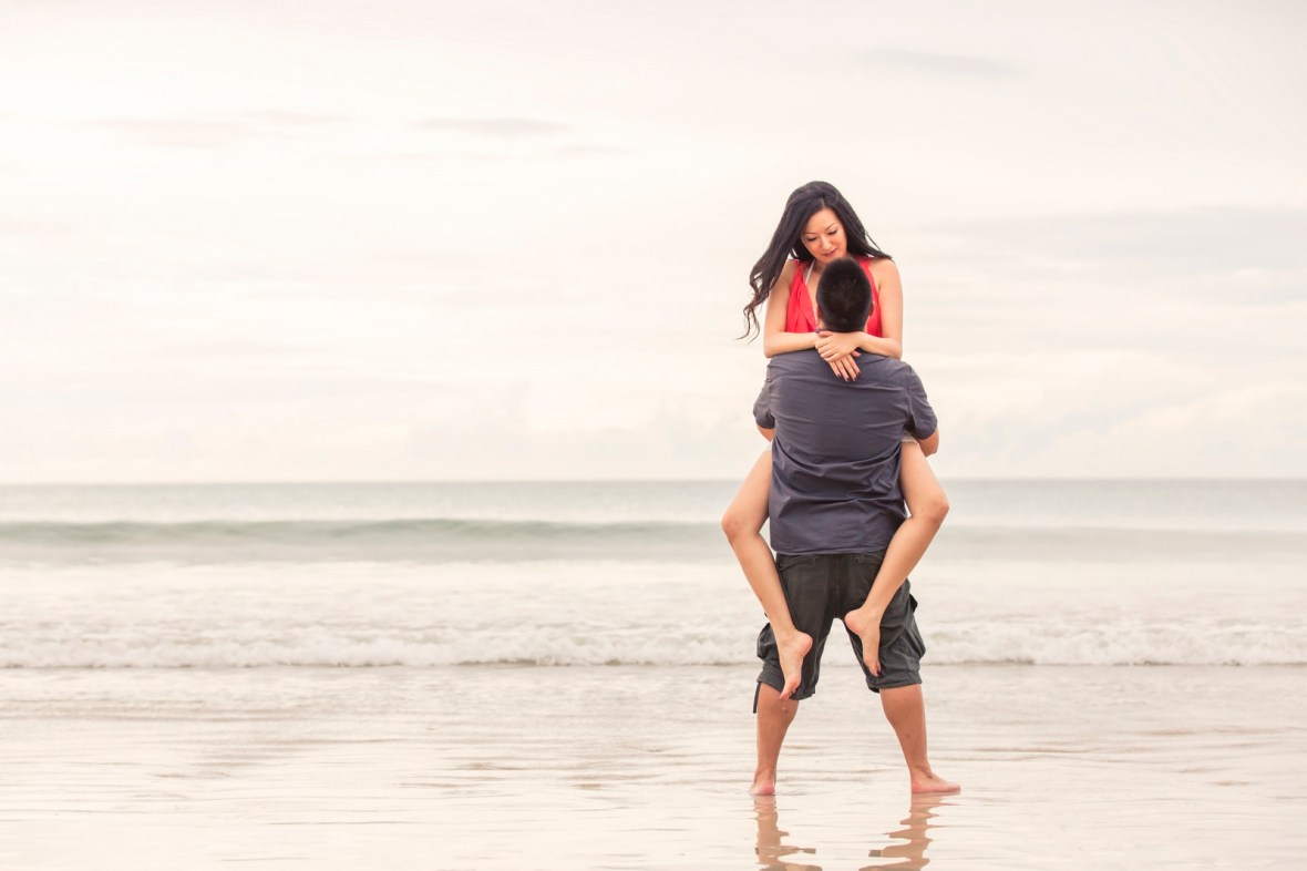 honeymoon couple photoshoot at kamala beach phuket