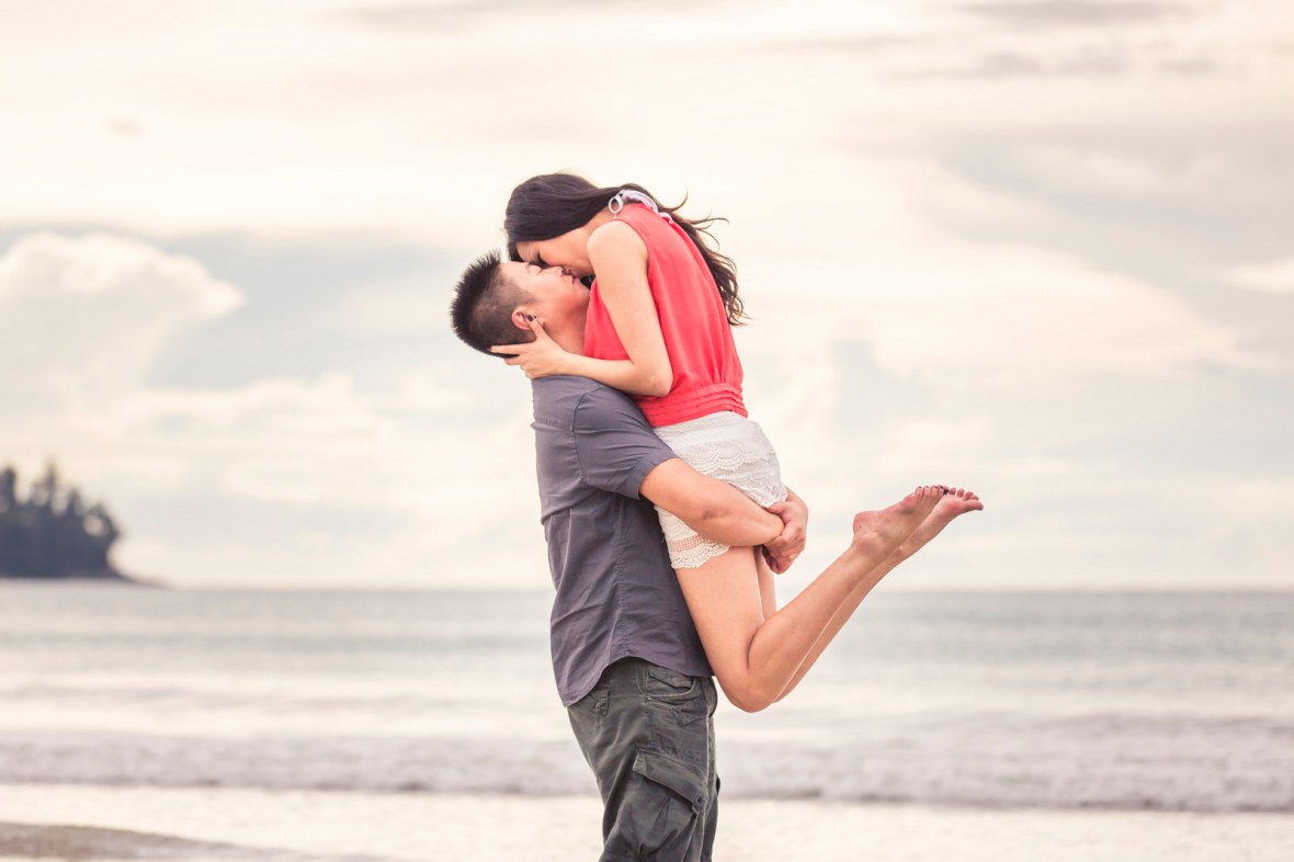 honeymoon couple photoshoot at kamala beach phuket