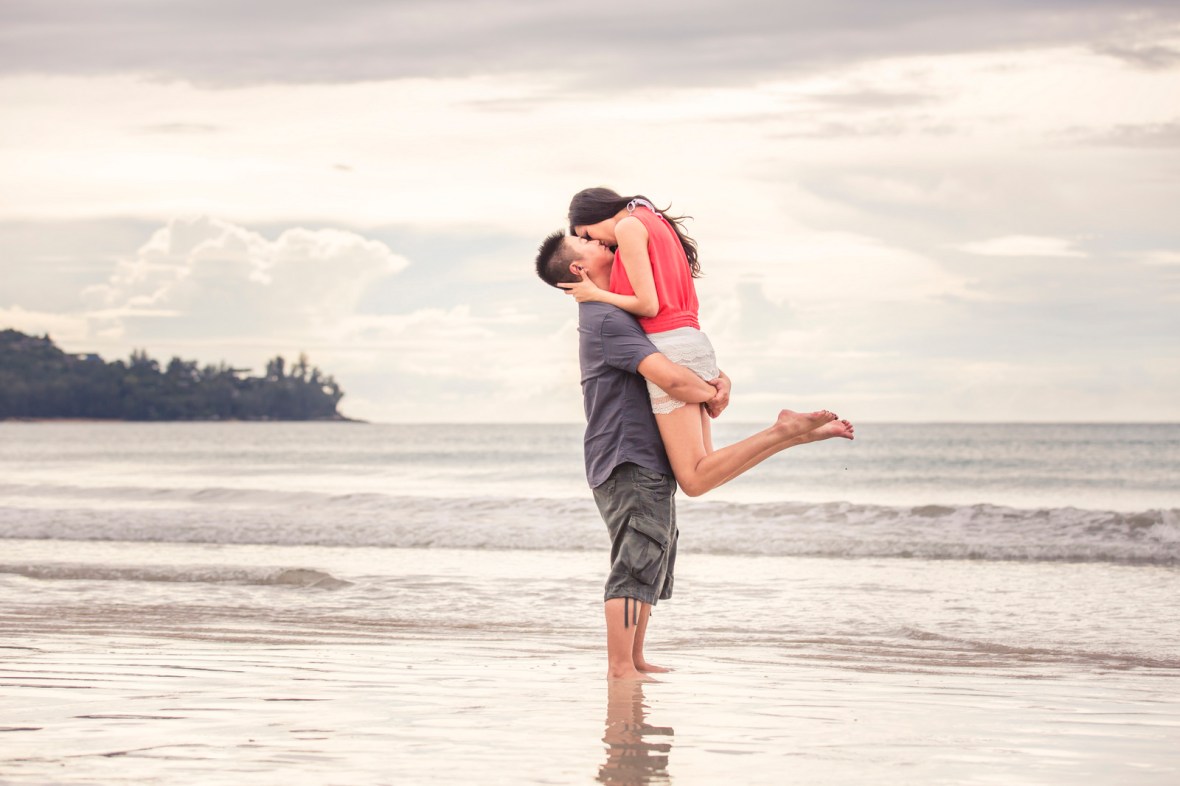 honeymoon couple photoshoot at kamala beach phuket