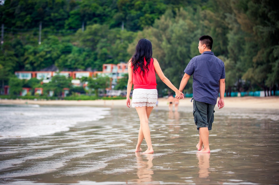 honeymoon couple photoshoot at kamala beach phuket