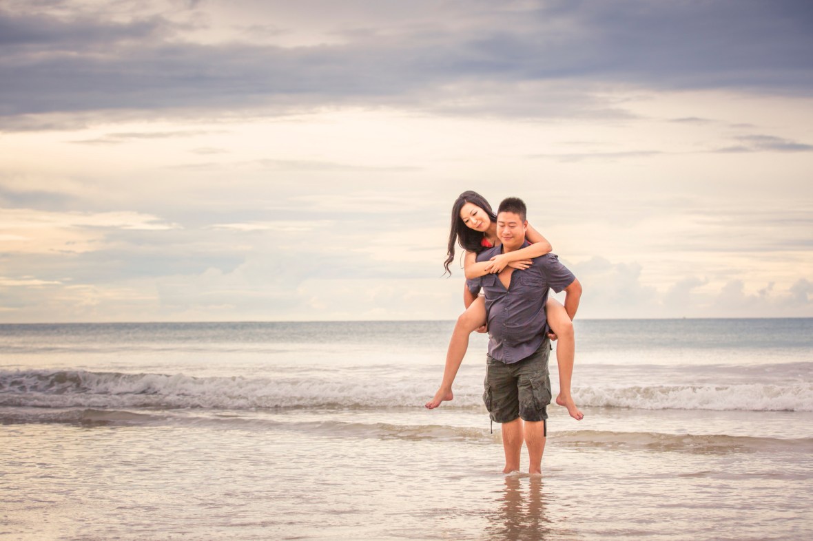 honeymoon couple photoshoot at kamala beach phuket