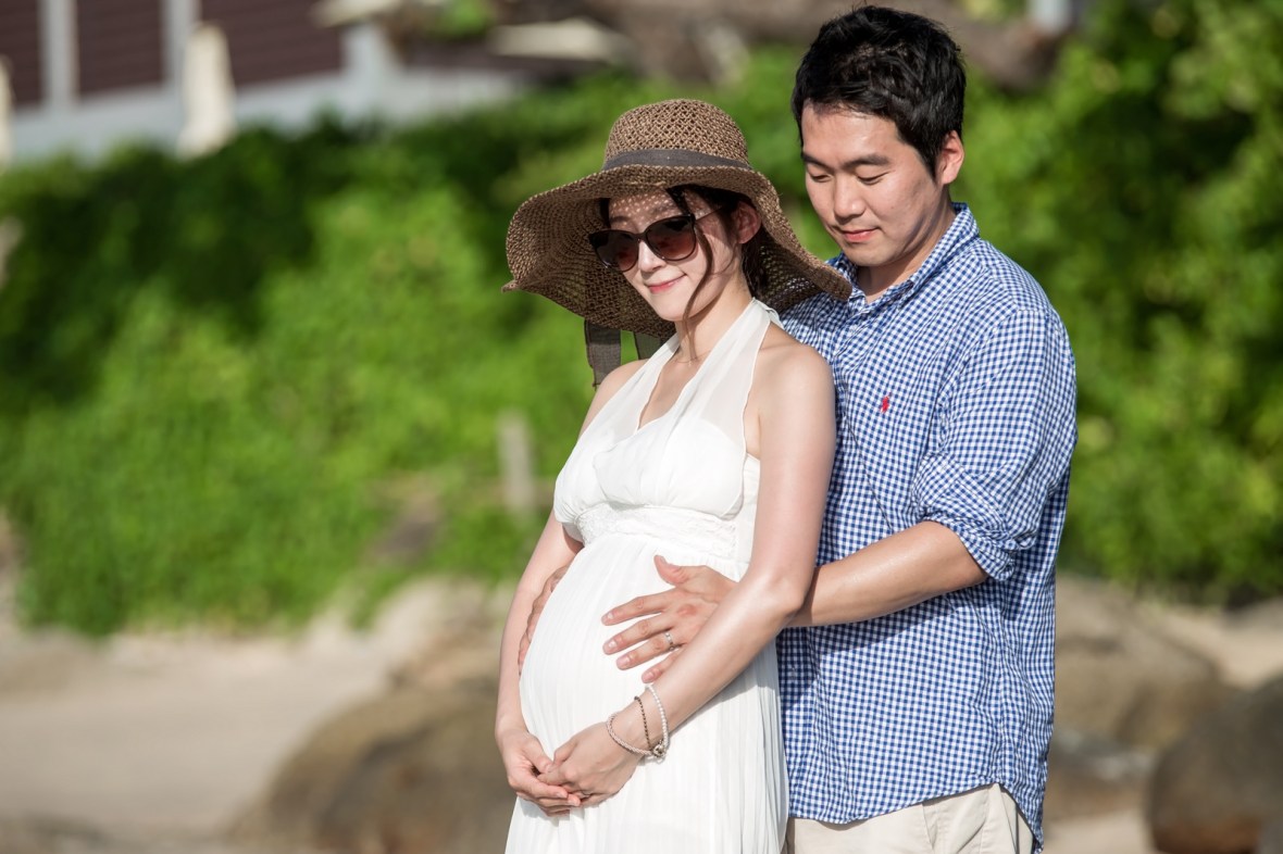 maternity photo session at kata noi beach Phuket Thailand