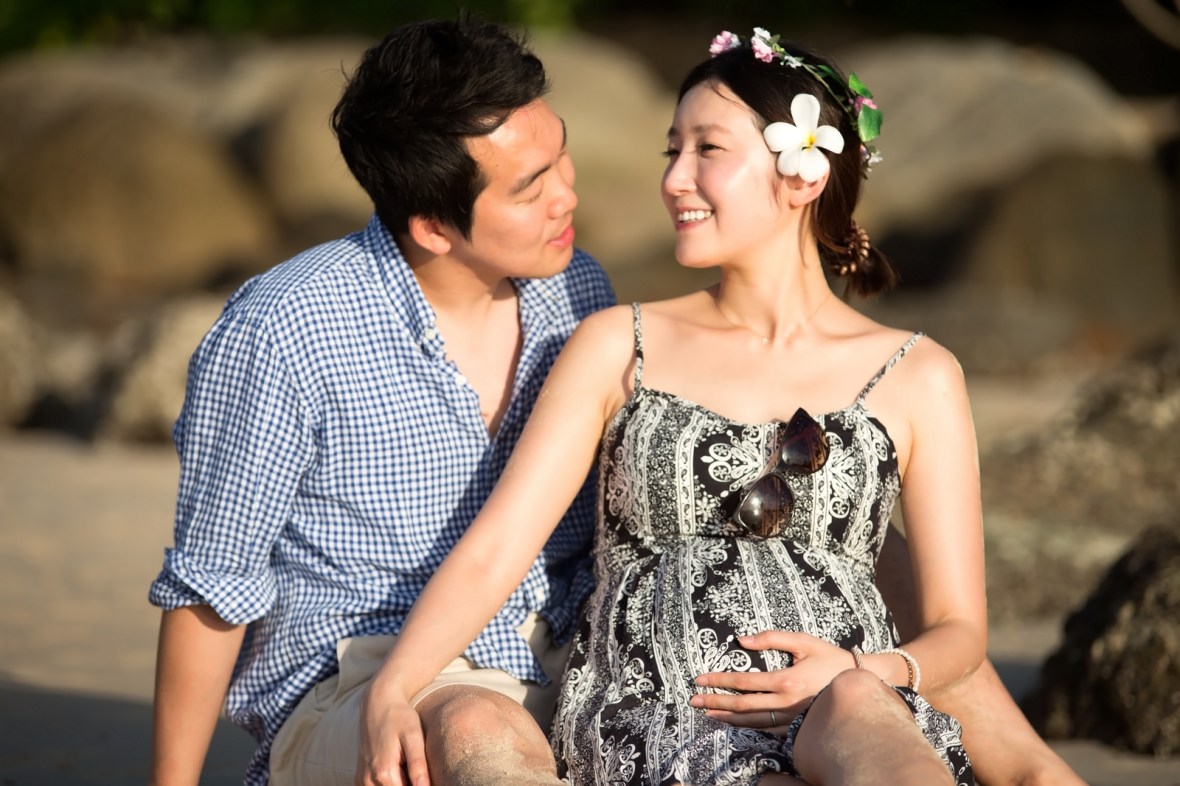 maternity photo session at kata noi beach Phuket Thailand