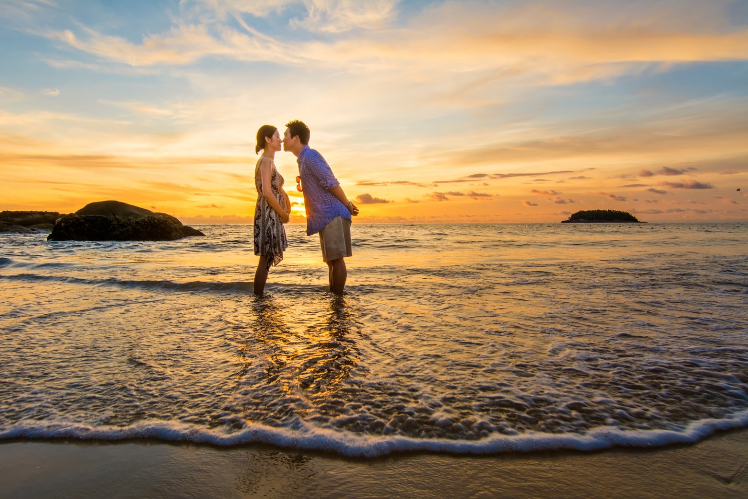 maternity photo session at kata noi beach Phuket Thailand