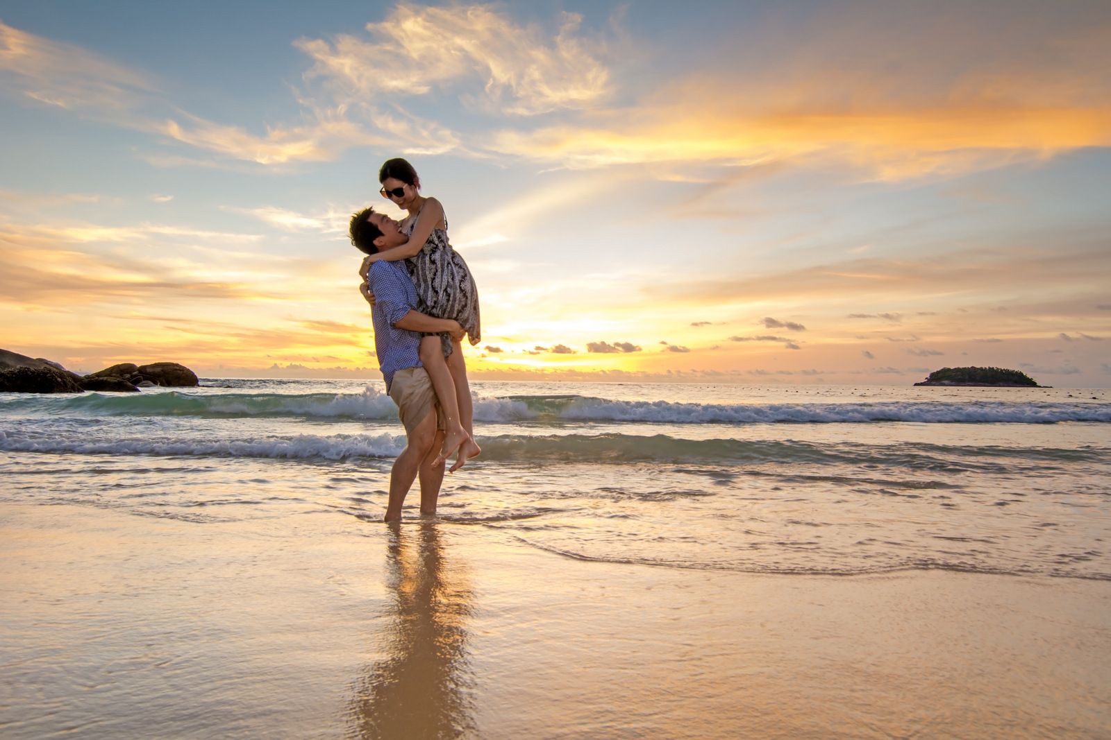 maternity photo session at kata noi beach Phuket Thailand