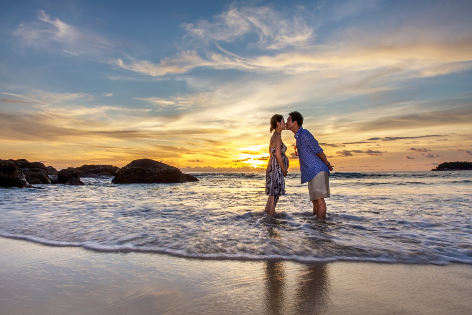 maternity photo session at kata noi beach Phuket Thailand