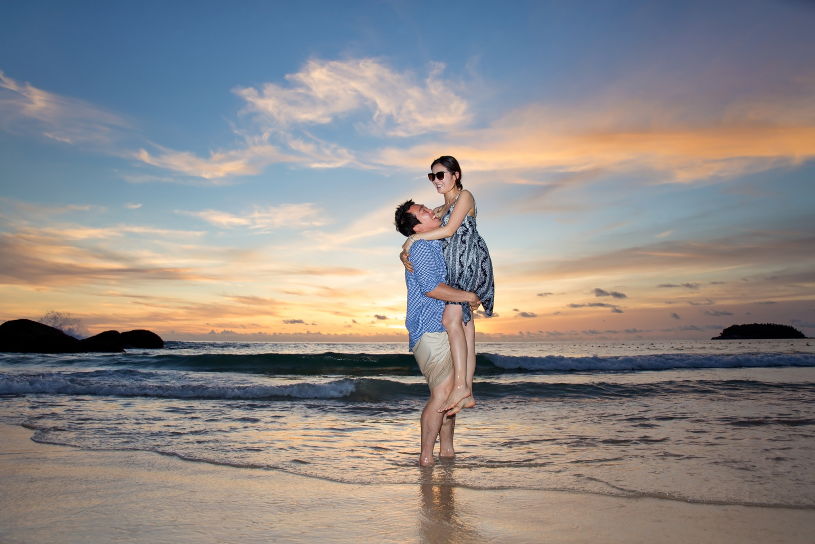 maternity photo session at kata noi beach Phuket Thailand