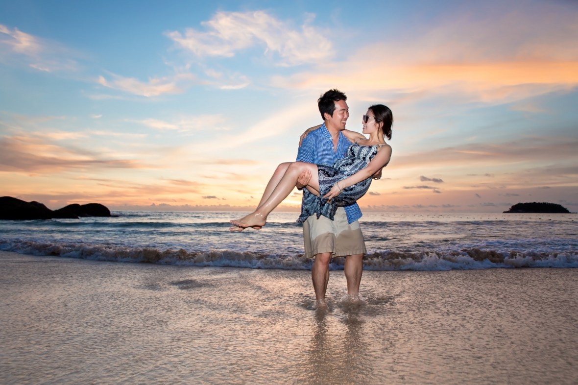 maternity photo session at kata noi beach Phuket Thailand