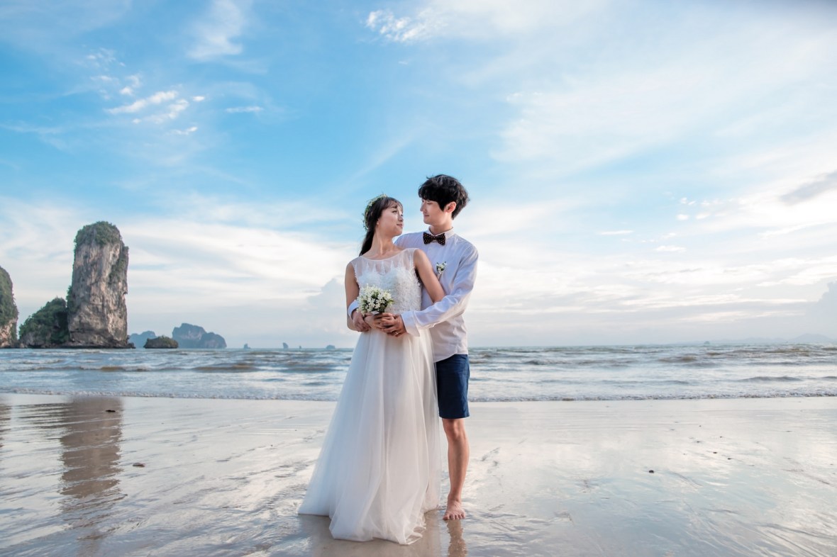 POST WEDDING PHOTOGRAPHY AT KRABI THAILAND
