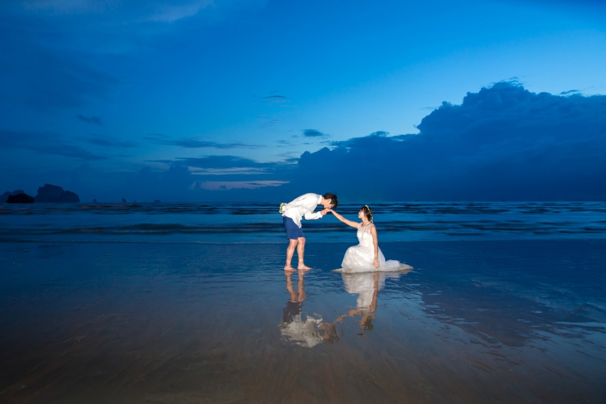 POST WEDDING PHOTOGRAPHY AT KRABI THAILAND