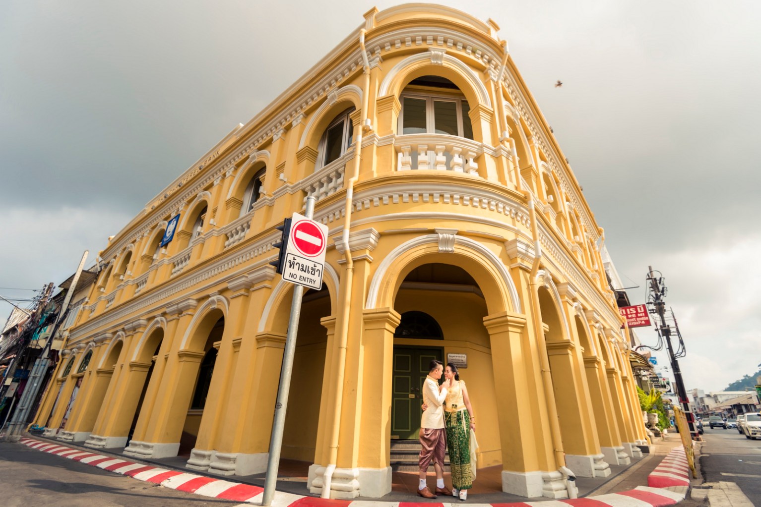 pre wedding photoshoot at phuket old town