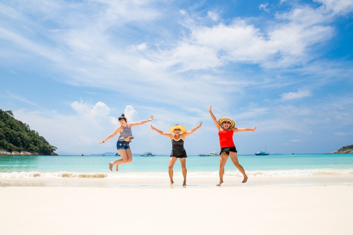 reunion family photo session at Racha island phuket thailand