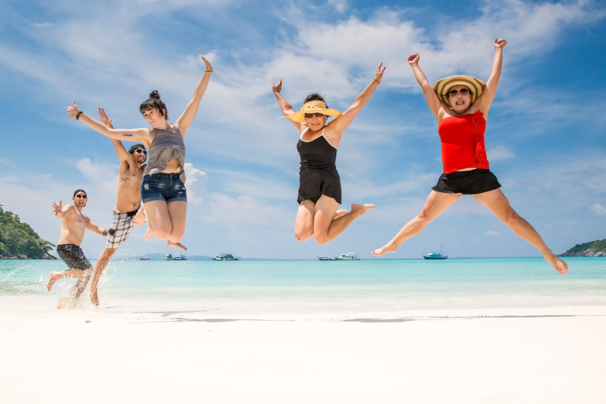 reunion family photo session at Racha island phuket thailand-037