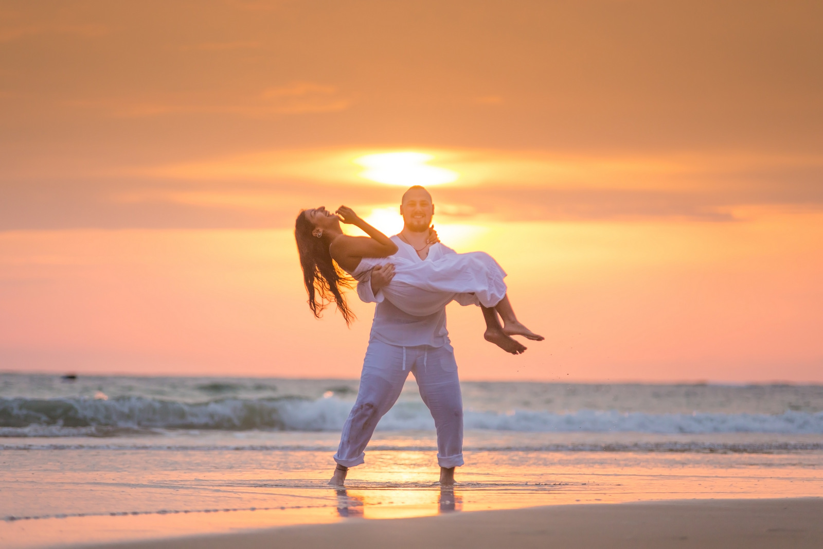 american couple -marriage-proposal-at-naiyang-beach phuket