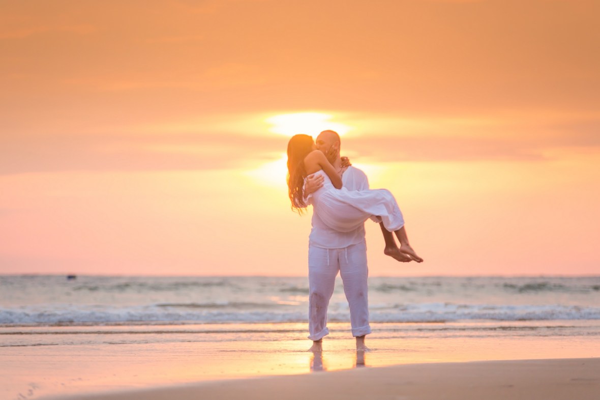 american couple -marriage-proposal-at-naiyang-beach phuket