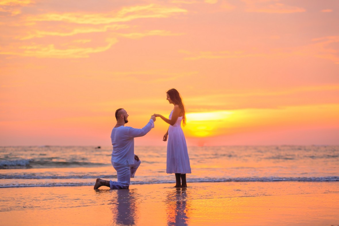 american couple -marriage-proposal-at-naiyang-beach phuket
