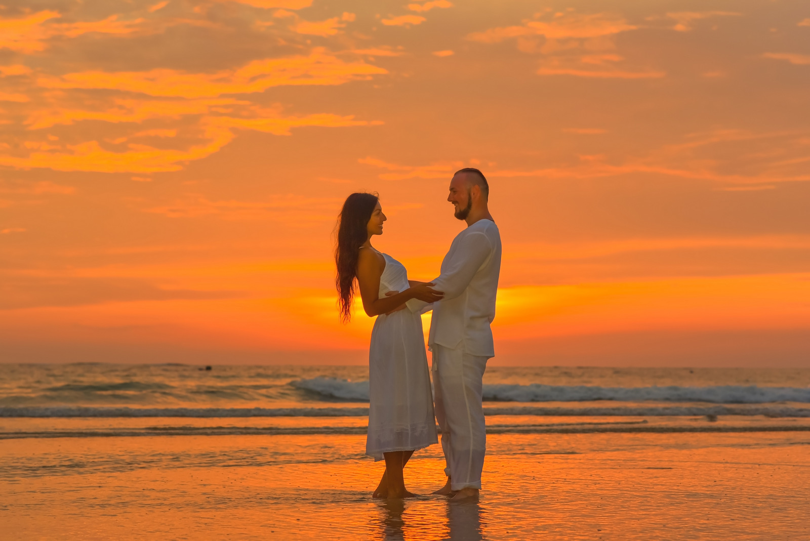 american couple -marriage-proposal-at-naiyang-beach phuket