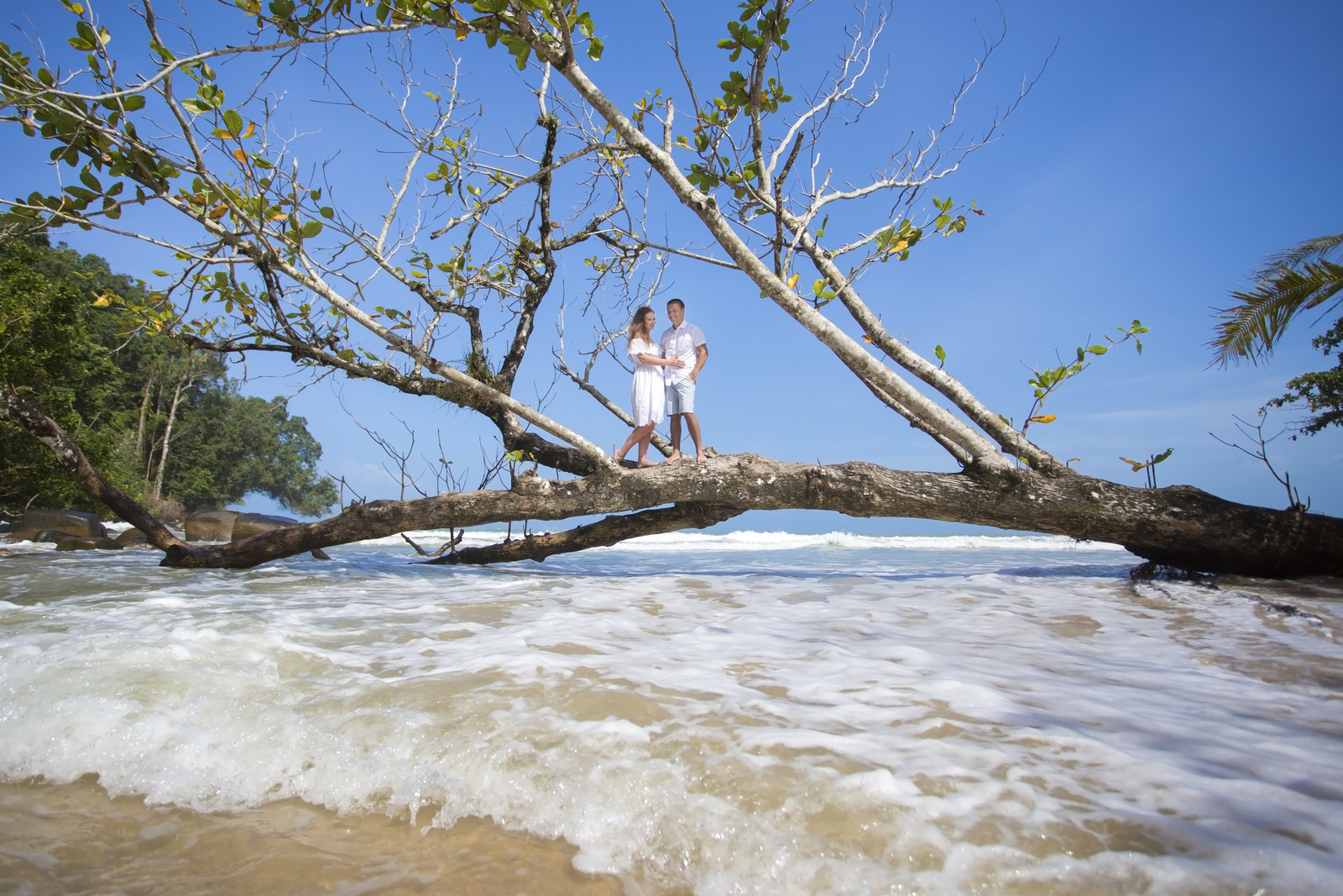 post wedding photo shooting at khao lak