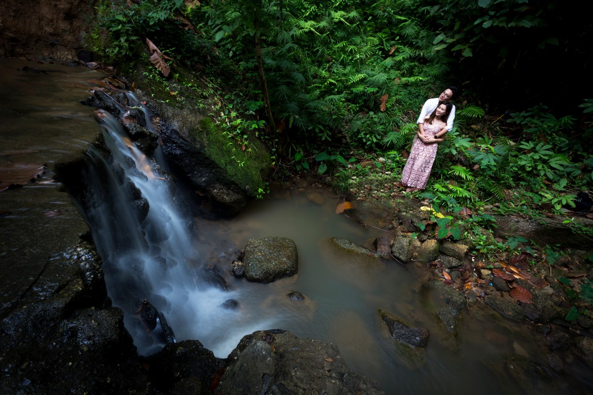 pre wedding photoshoot at kathu waterfall phuket