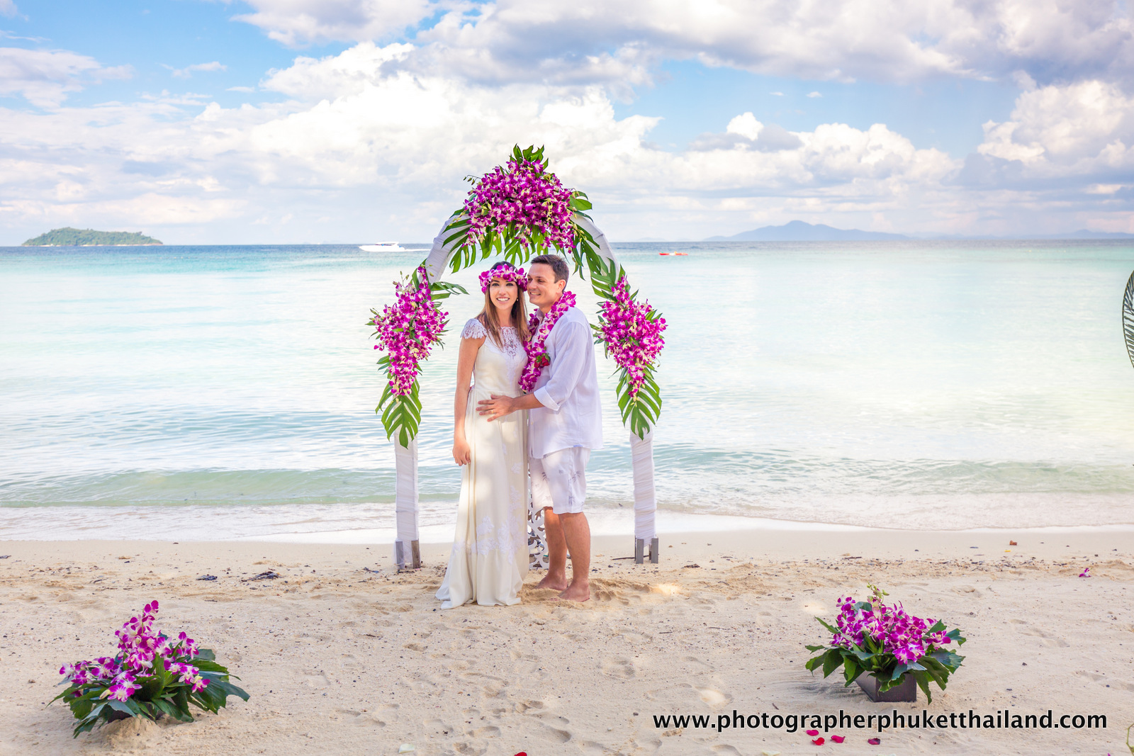 elopement wedding photoshoot at laem tong beach phi phi island krabi