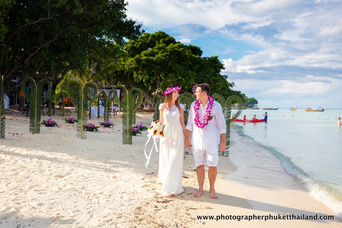 elopement wedding photoshoot at laem tong beach phi phi island krabi