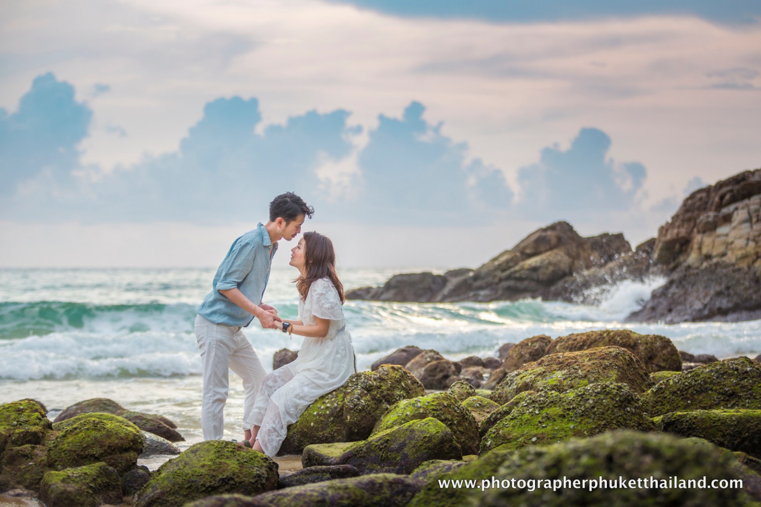 honeymoon couple photoshoot at naithon beach phuket