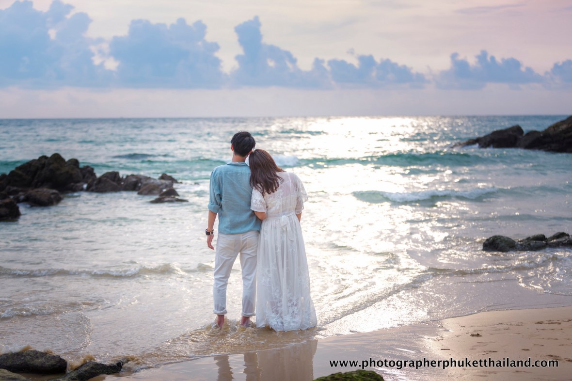 honeymoon couple photoshoot at naithon beach phuket