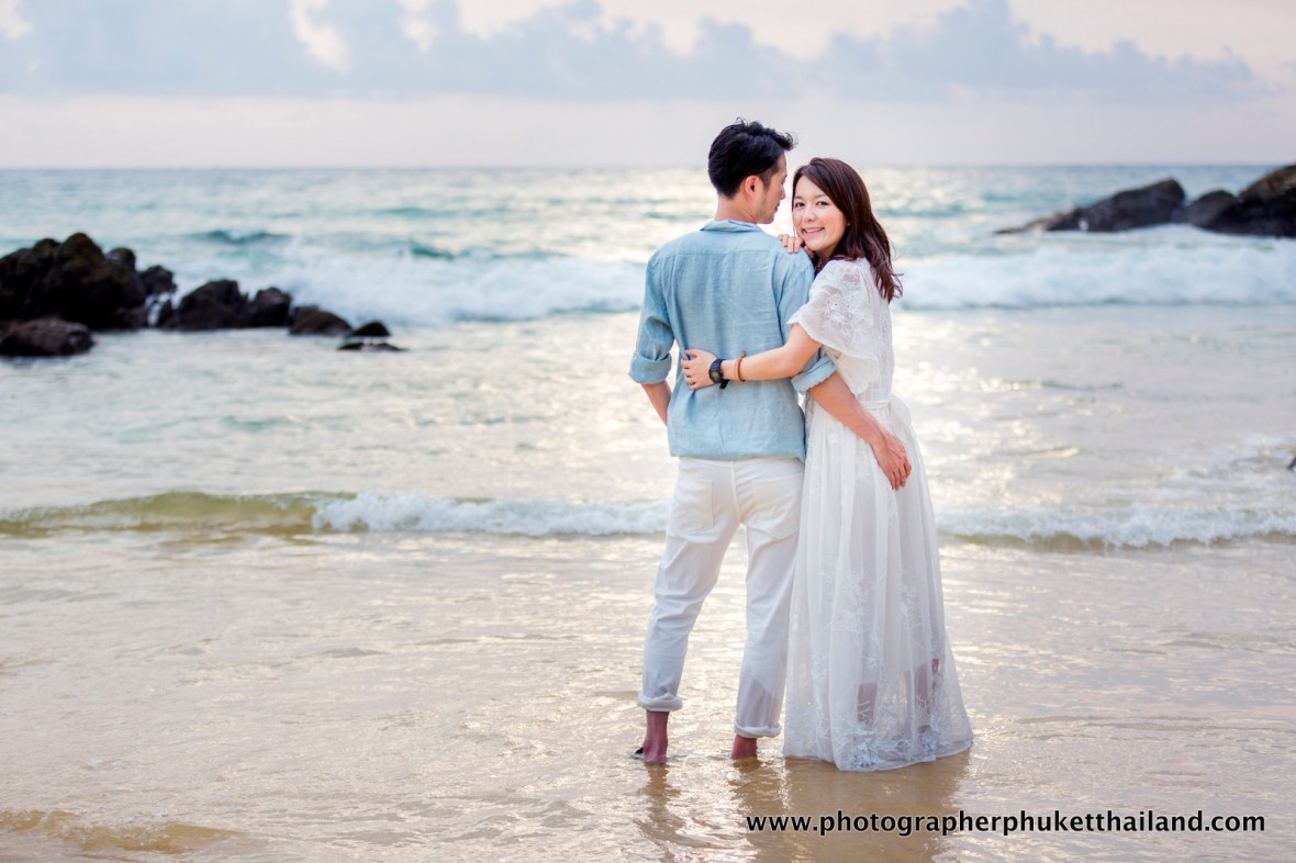 honeymoon couple photoshoot at naithon beach phuket