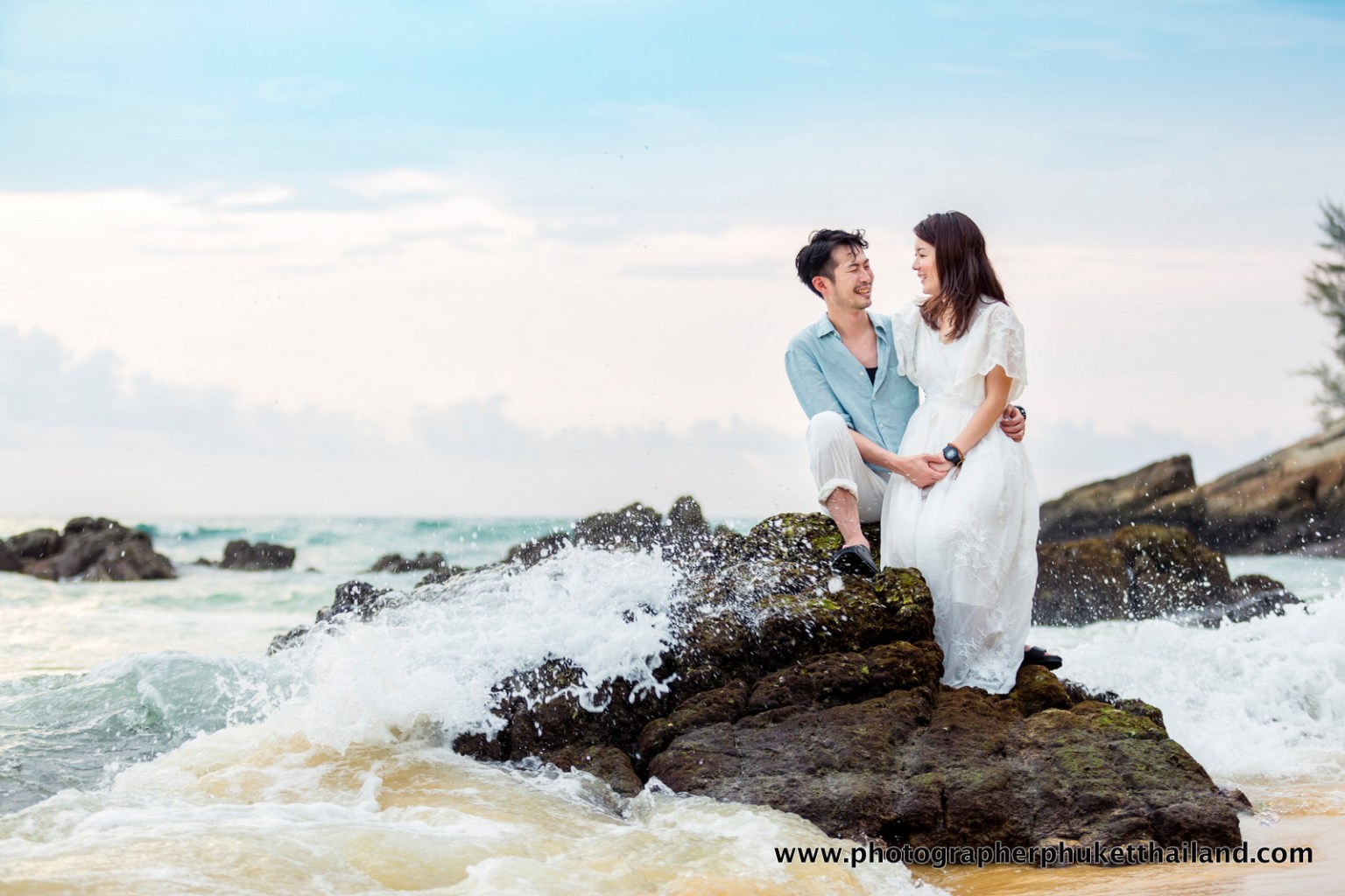 honeymoon couple photoshoot at naithon beach phuket