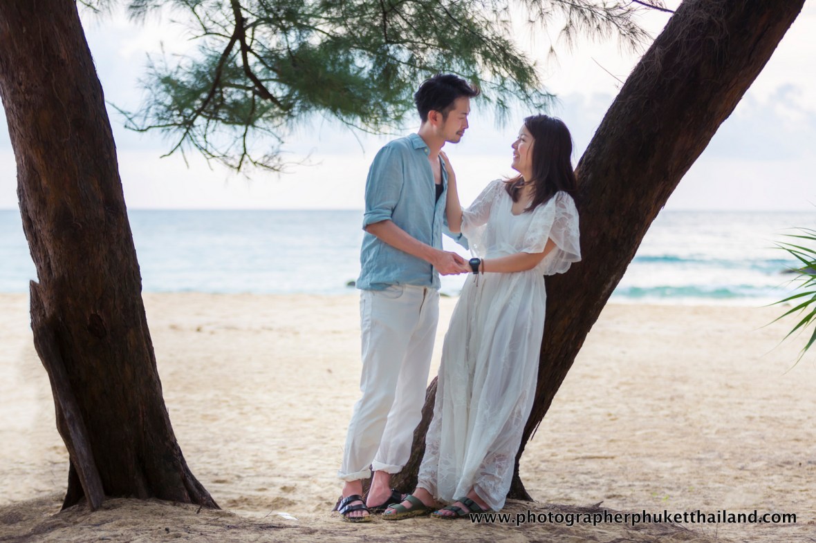 couple photo session at naithon beach
