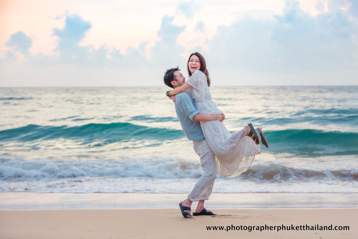 honeymoon couple photoshoot at naithon beach phuket