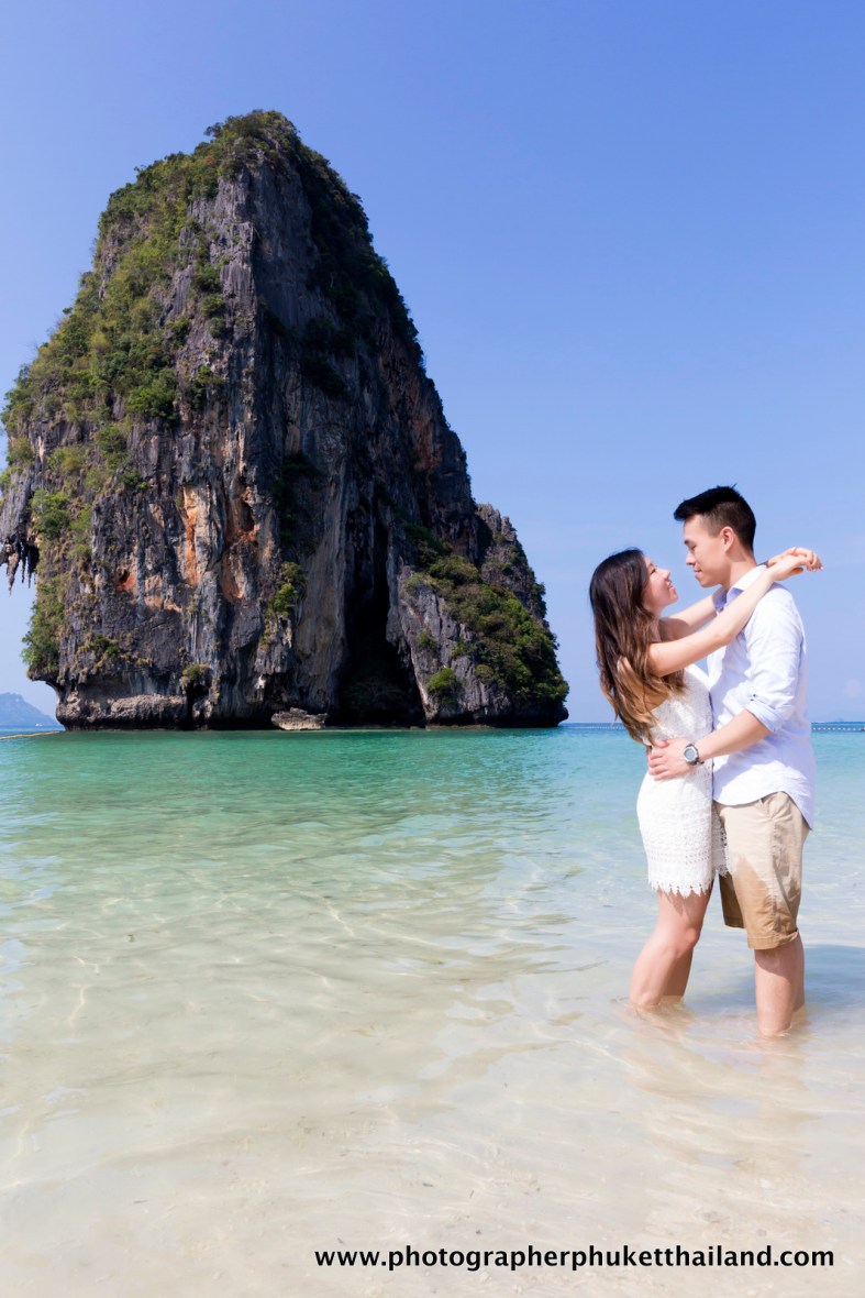 couple photoshoot at phra nang cave beach Railay krabi