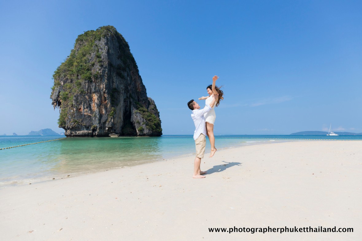 couple photoshoot at phra nang cave beach Railay krabi