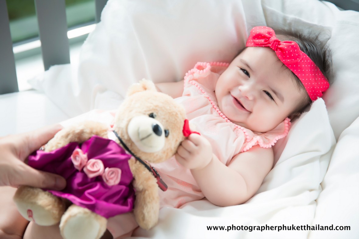 family photo session at como point yamu phuket