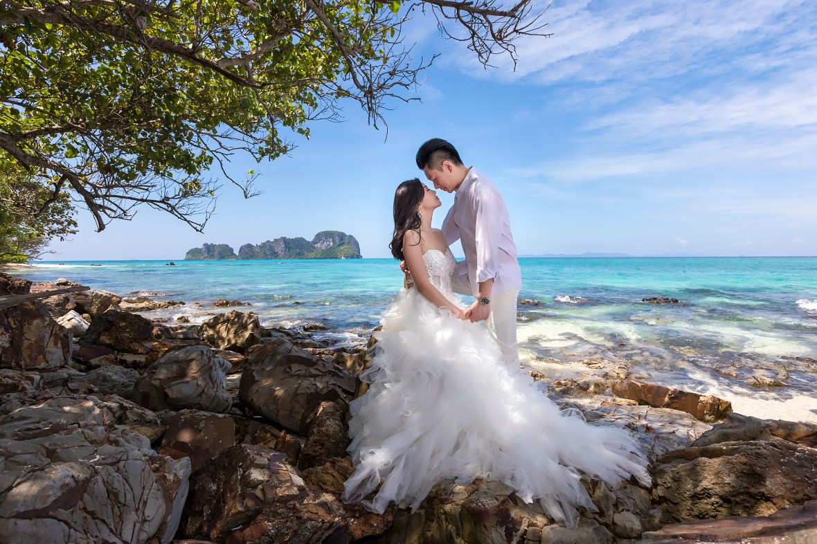 pre wedding photoshoot at Bamboo island