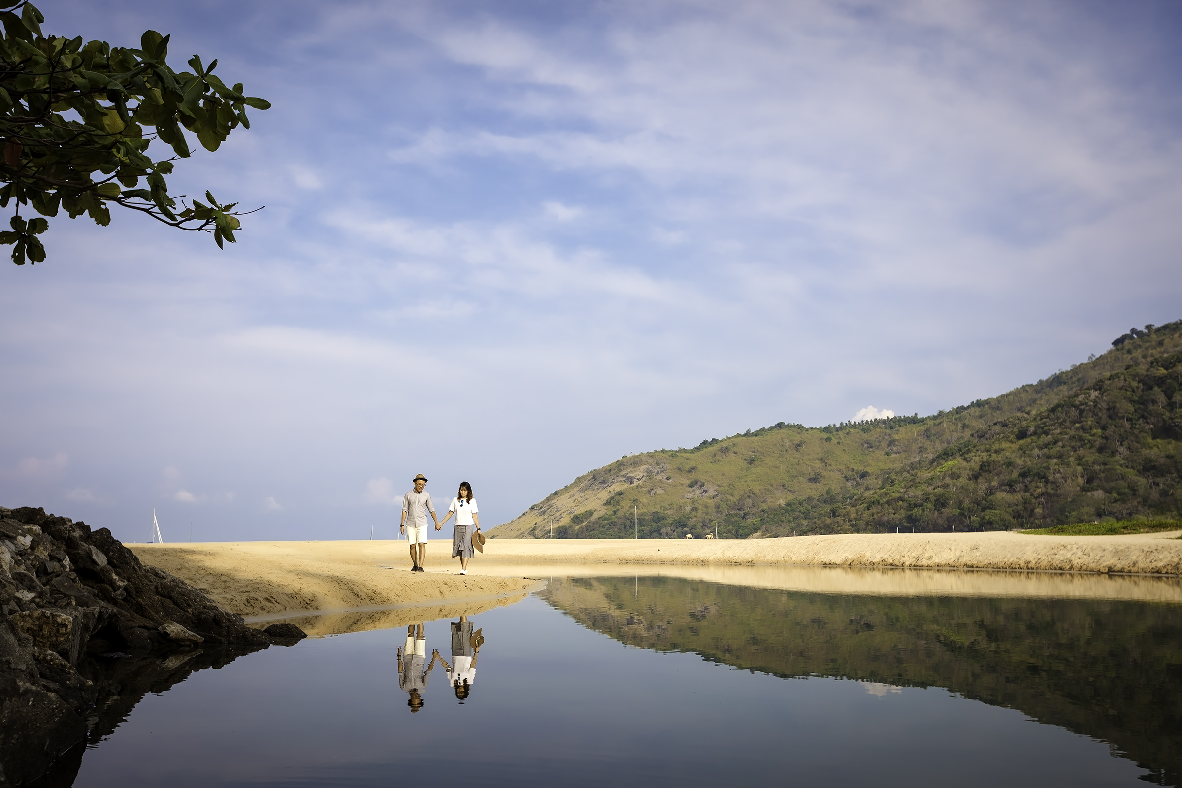couple photoshoot at naiharn beach phuket