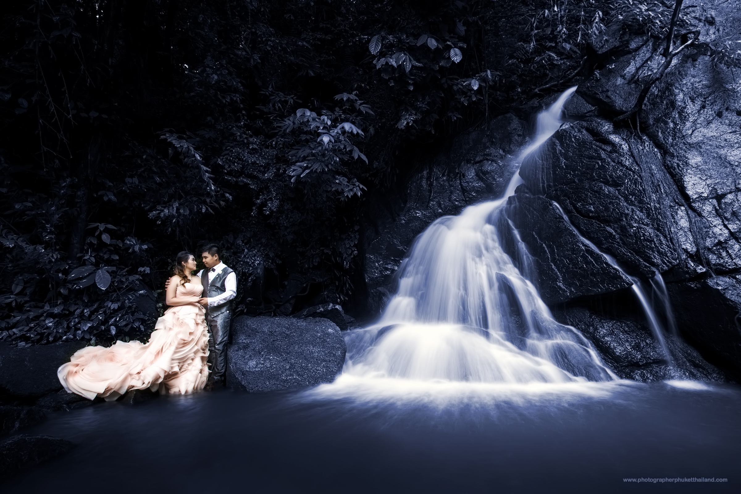 phuket pre wedding photoshoot at kathu watwerfall