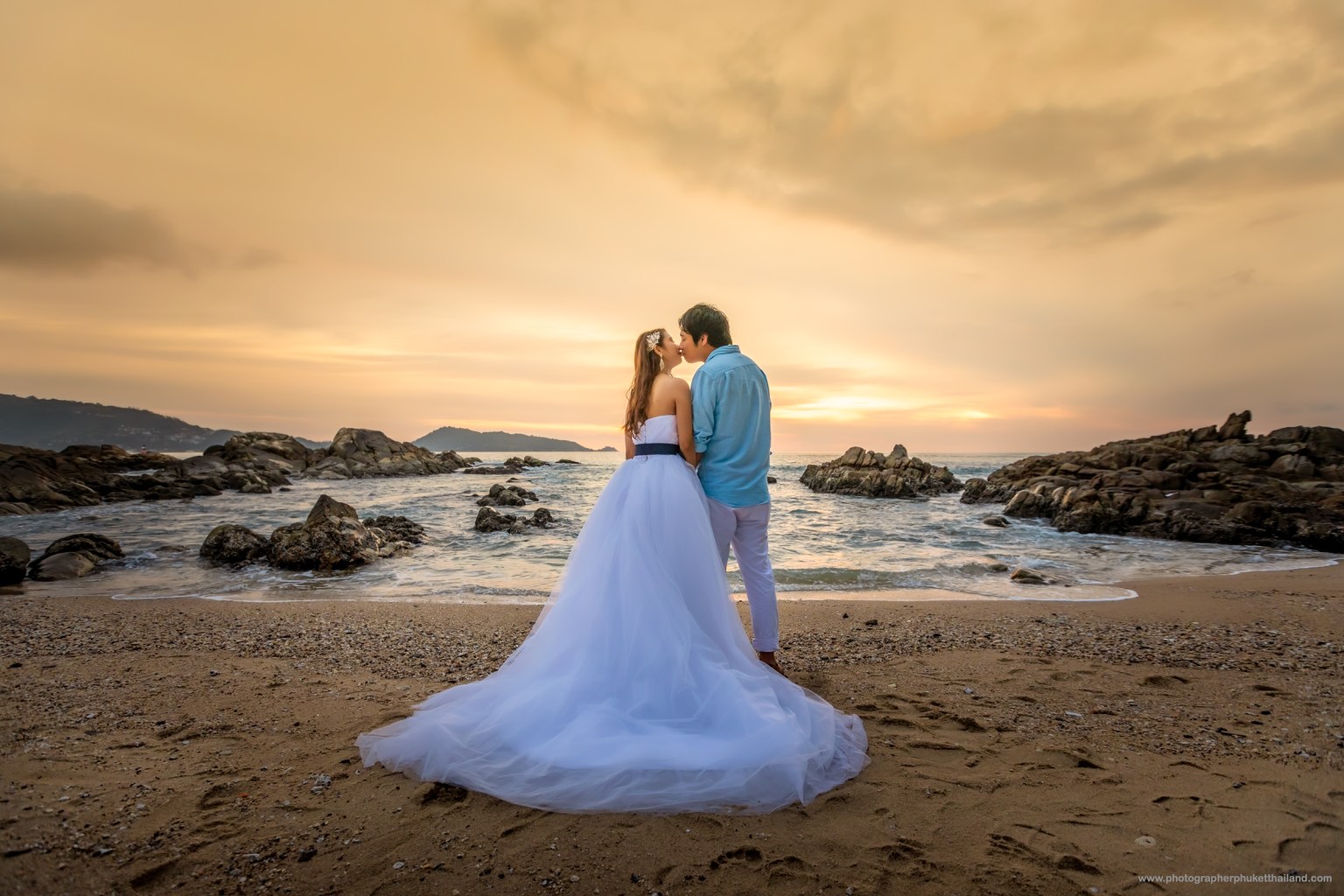 pre wedding photoshoot at kalim beach phuket